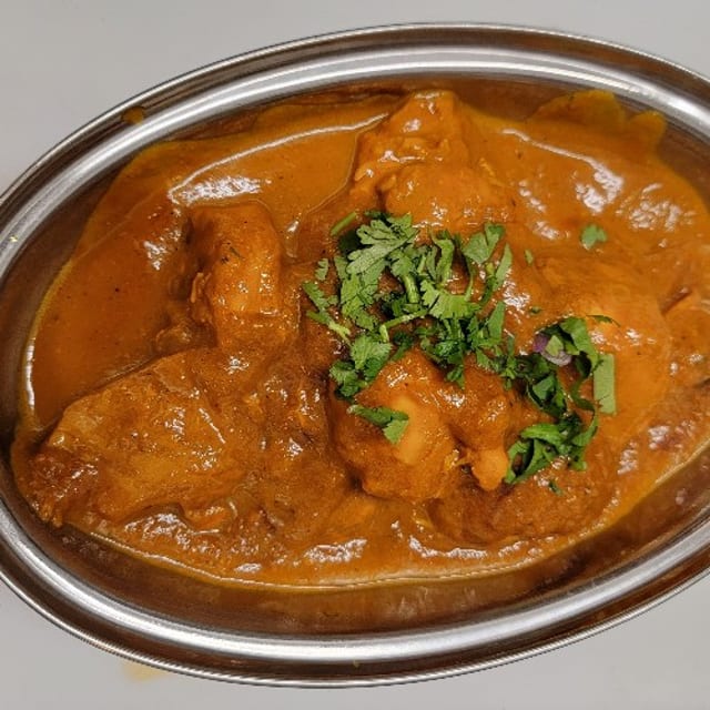 Chicken Aamras (L).